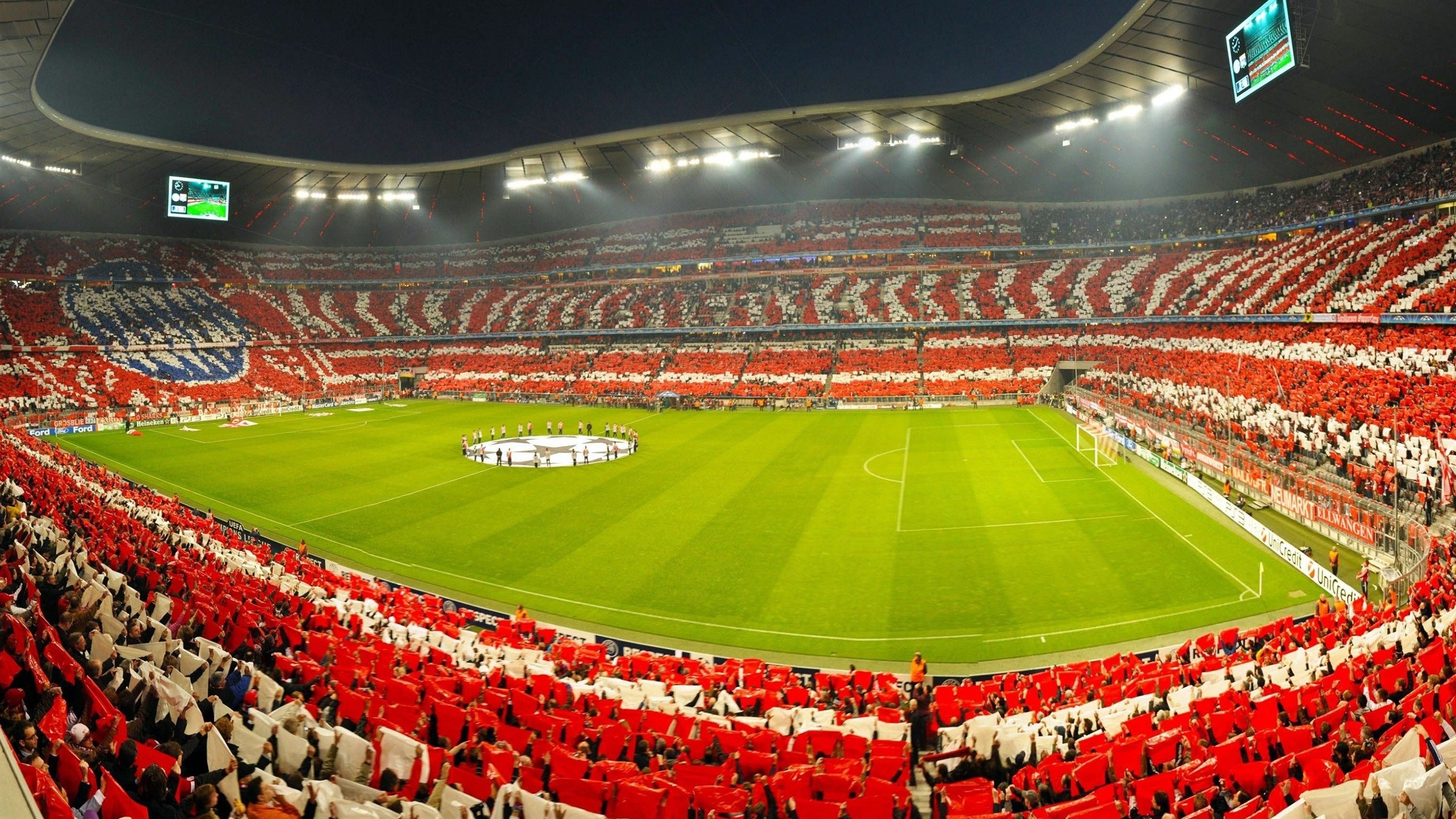 《PUBGMobile“星际荣耀”线上盛典，团队操作燃爆全场！》