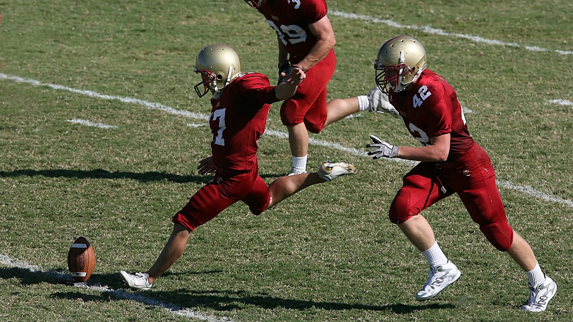 米兰体育-未来之星：年轻球员季后赛表现惊艳！，未来之星足球队的教练和小队员